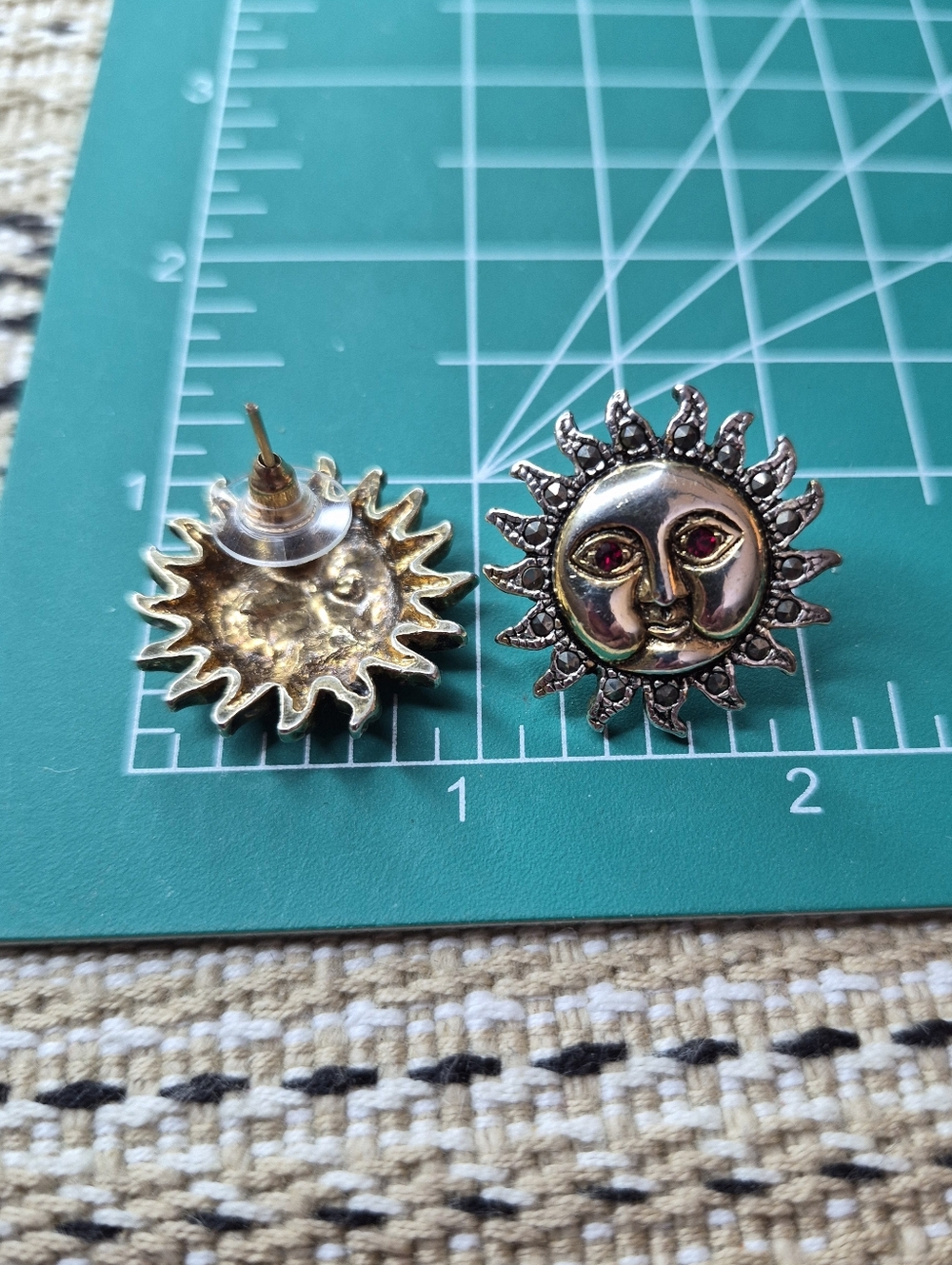 Vintage Sun Marcasite Gold & Silver Tone Celestial Pierced Post Stud Earrings 1" - Picture 2 of 3